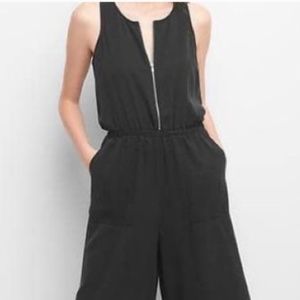 New GAP Black Cropped Jumpsuit Med